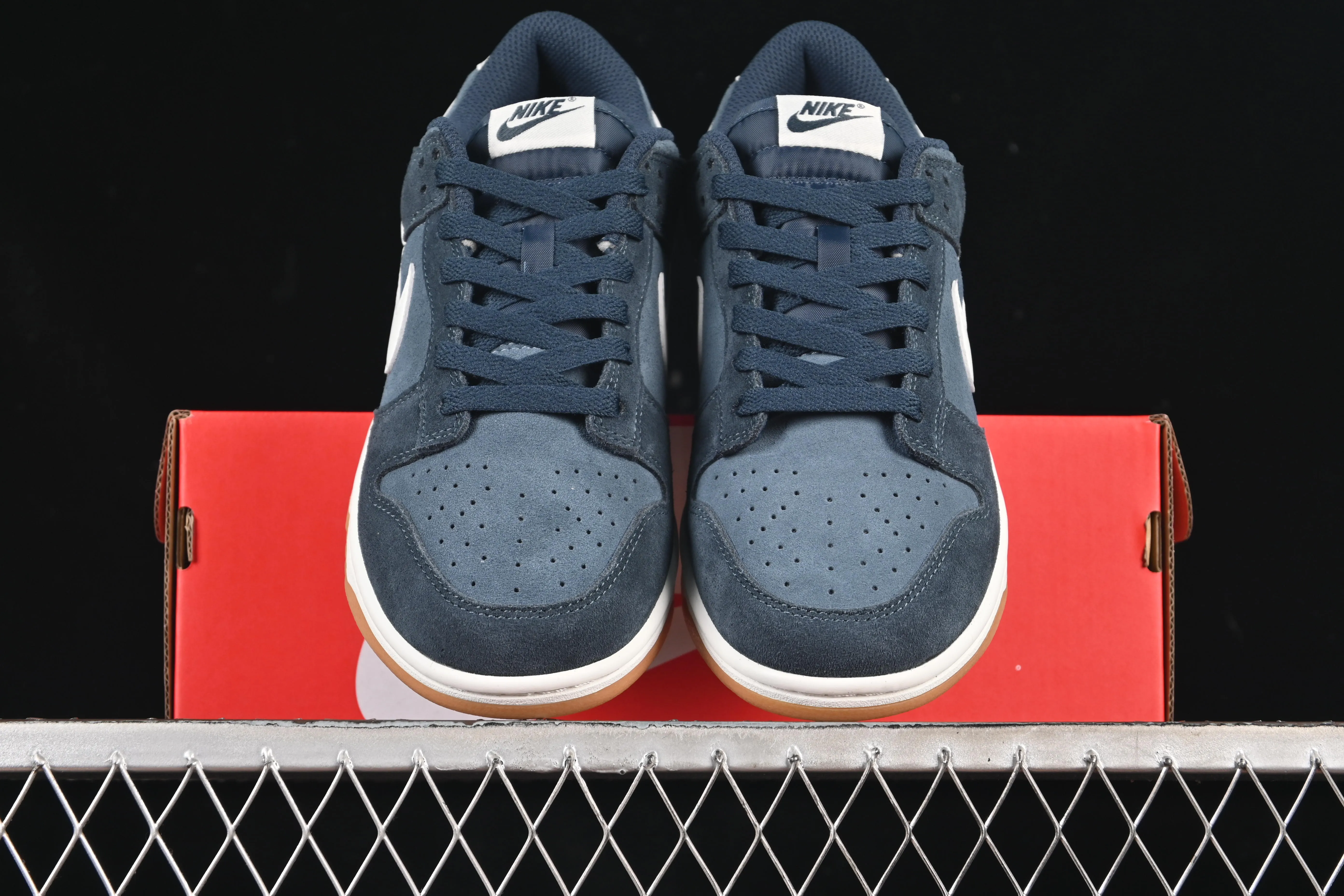 All categories Nk SB Dunk series Nk SB Dunk Low low-top sneakers Nike Dunk Low black and blue color low-top casual sneakers HQ1931-400
